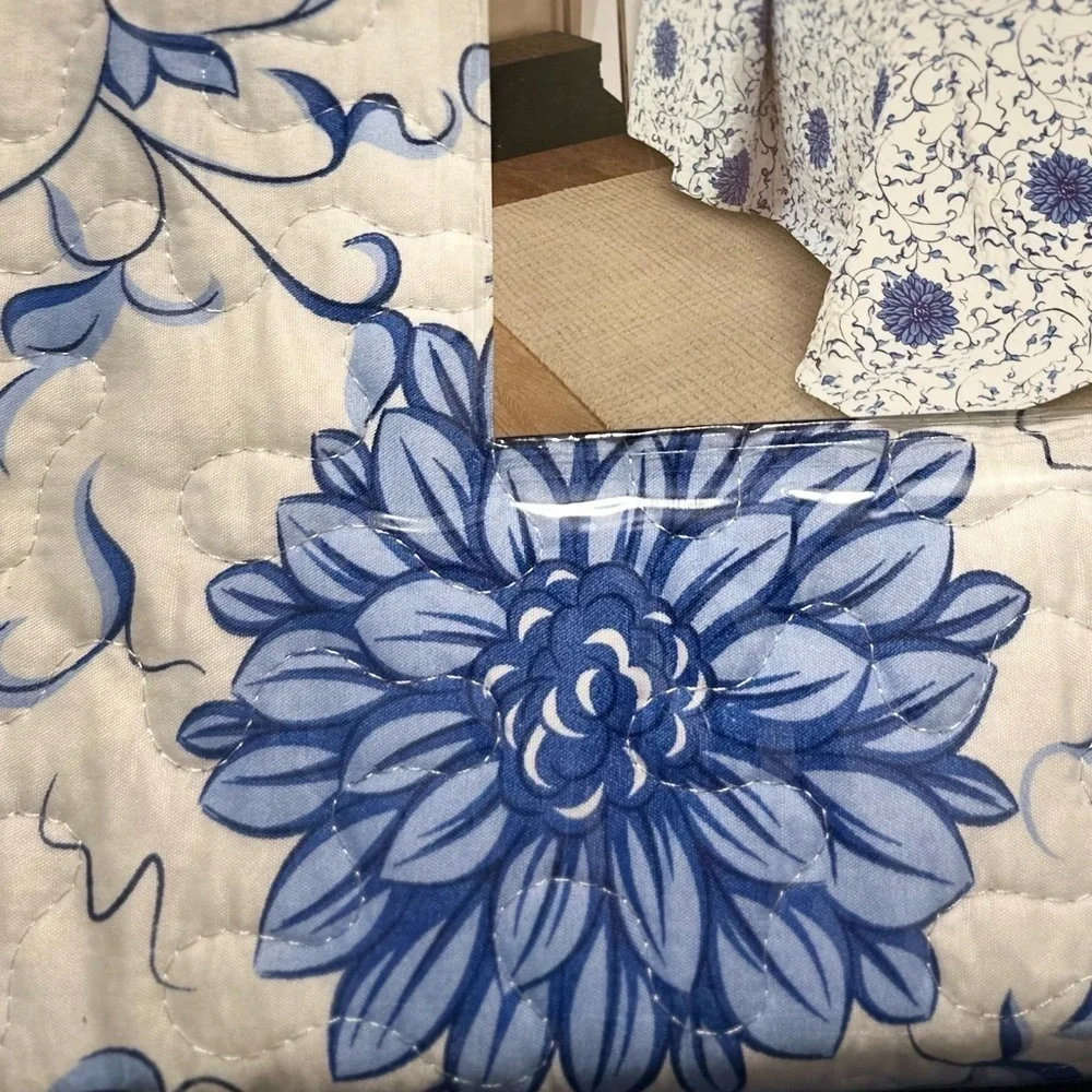 Hotel at home Queen 3pc Quilt set Blue floral print